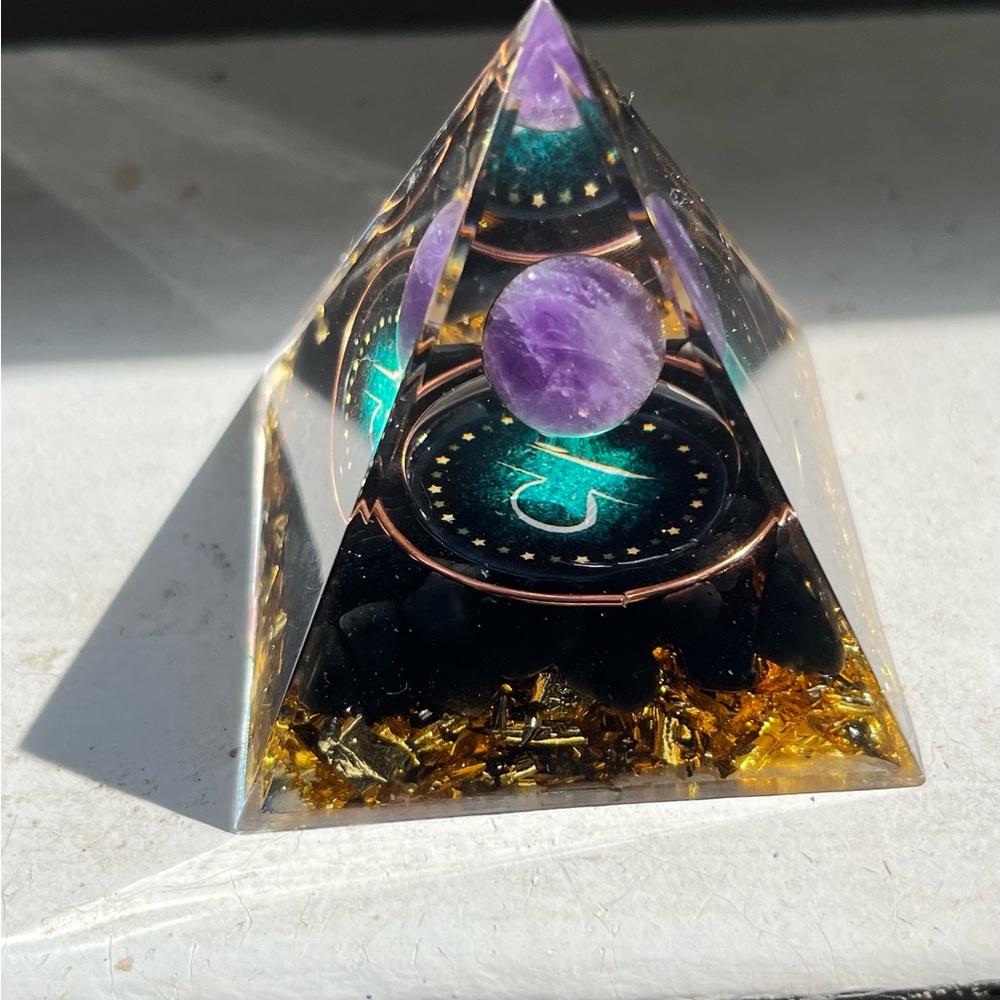 Orgonite Pyramid   ball，Chakra Energy quartz crystal healing.